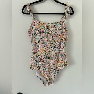 Like new white with flowers Kona Sol bathing suit